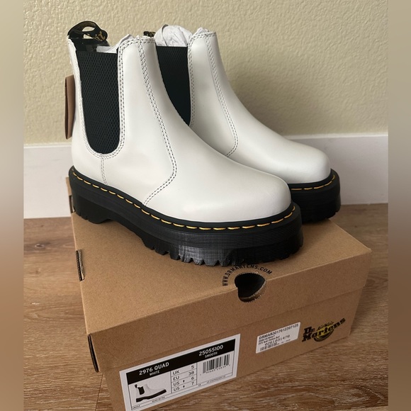 BNIB Dr. Martens unisex-adult 2976 Quad Chelsea Boot (White) Size 7 Women/6 Men - Picture 3 of 11